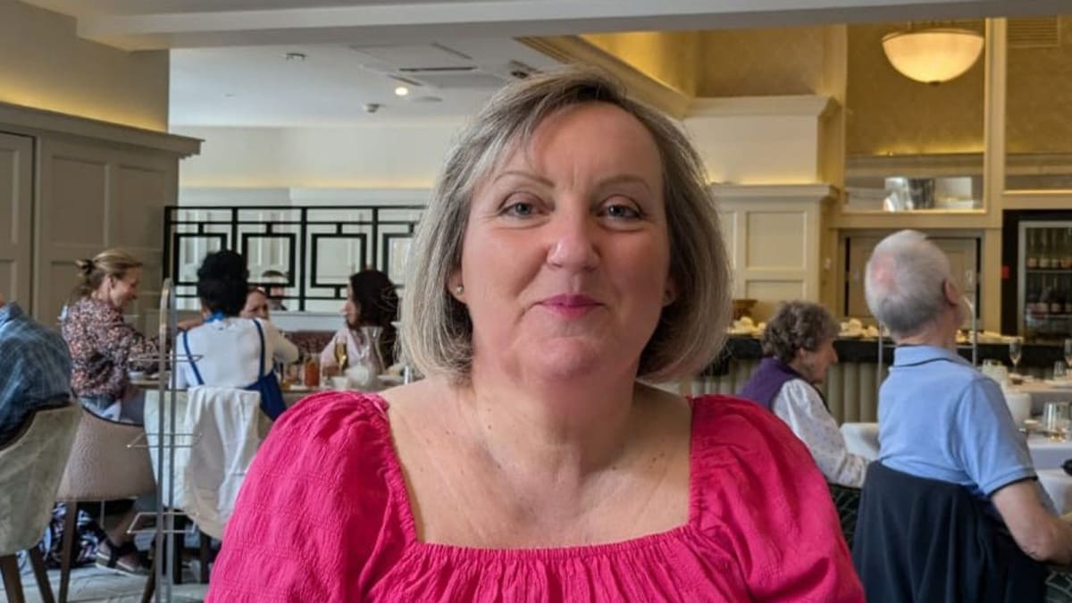 Tracy Tomlinson smiling with family, ovarian cancer patient and first recipient of breakthrough treatment
