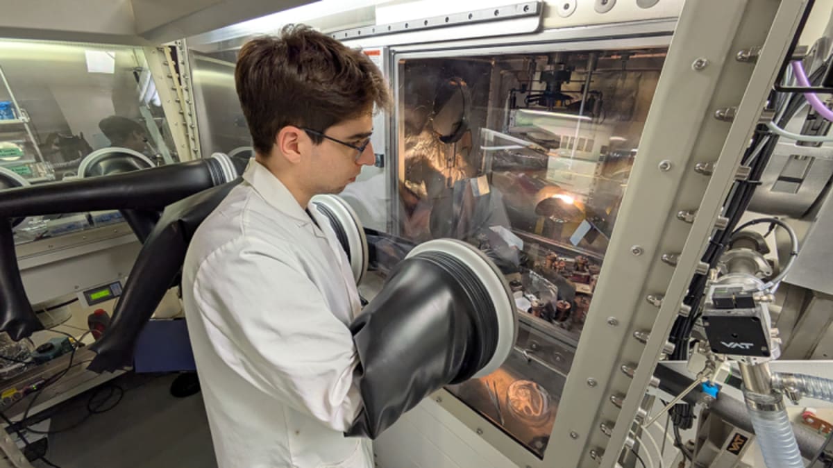 Montreal Team Cuts AI Energy Use With New Photonic Chip - Image 3