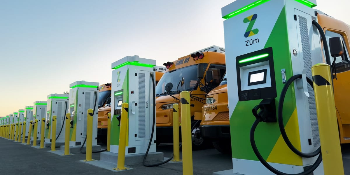 230 Electric School Buses Now Power 1,600 Homes During Heatwaves - Image 3