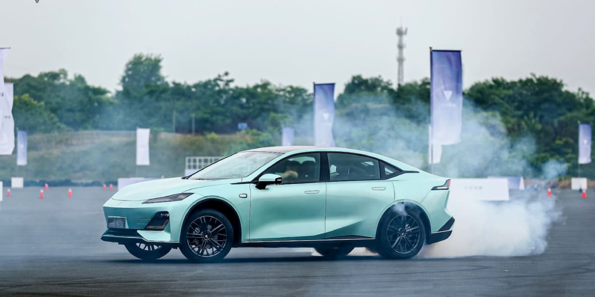 China Achieves Battery Breakthrough for Longer-Range EVs - Image 2