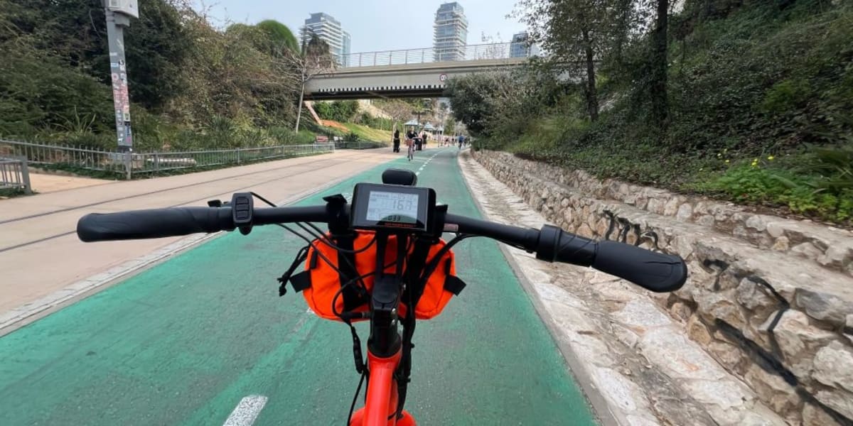 E-Bike Rider Rediscovers Joy of Pedaling After 15 Years - Image 4