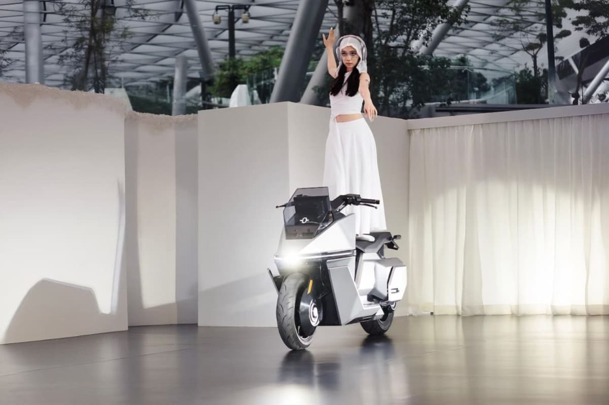 Self-Balancing Electric Motorcycle Enters Mass Production