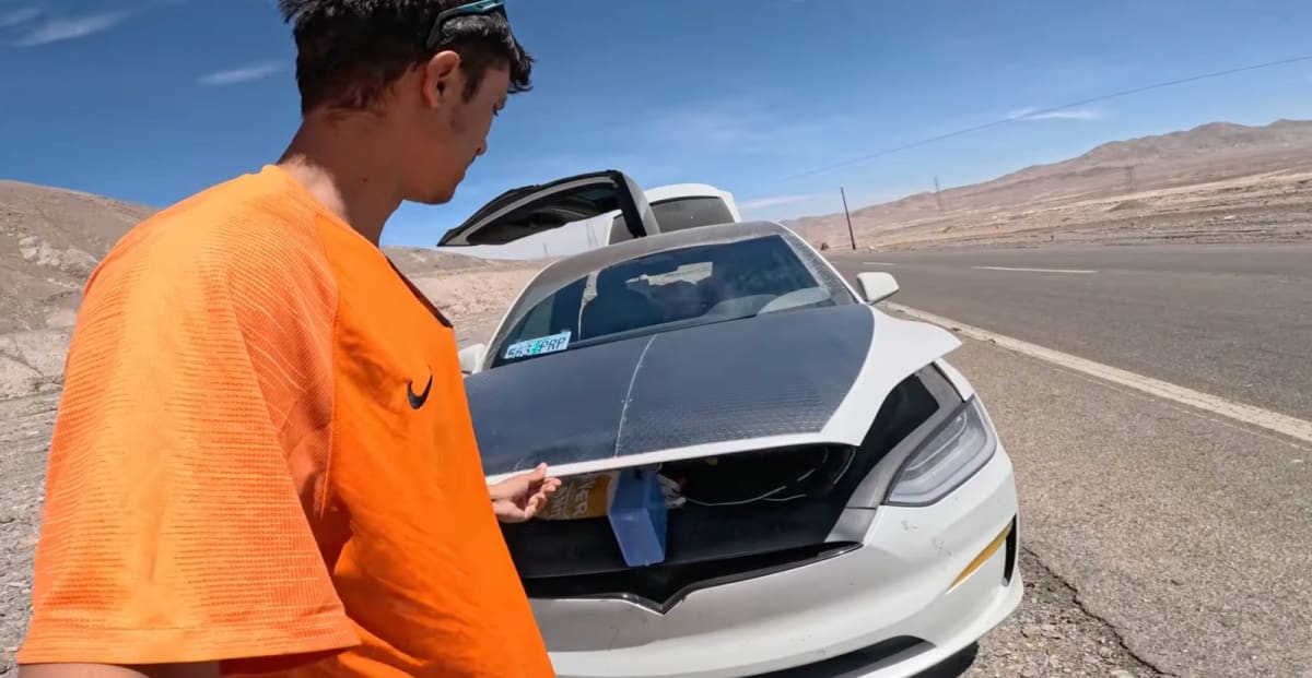 Tesla Runs Dry in Desert, Solar Panels Save the Day - Image 2