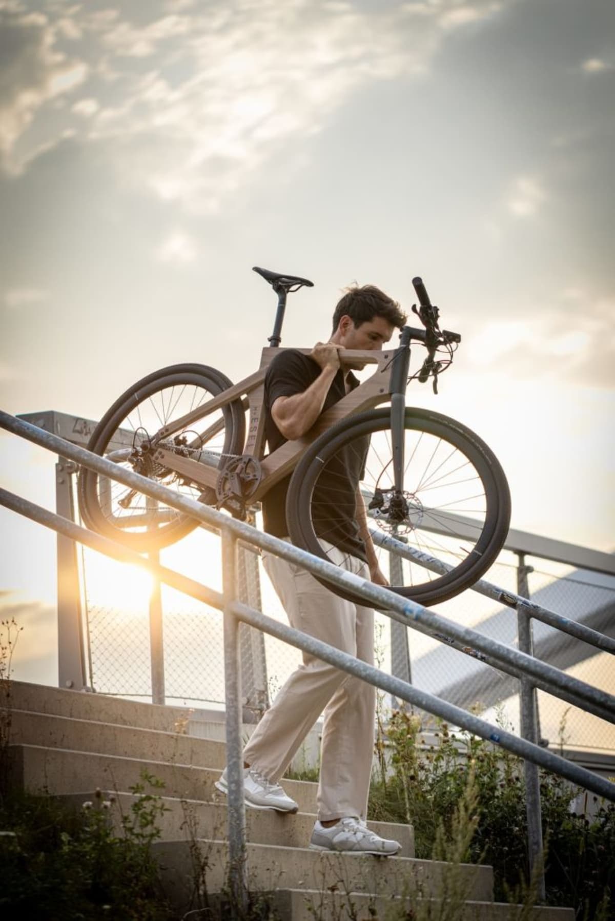 Austrian Bike Maker Crafts Stunning Wooden E-Bike - Image 5