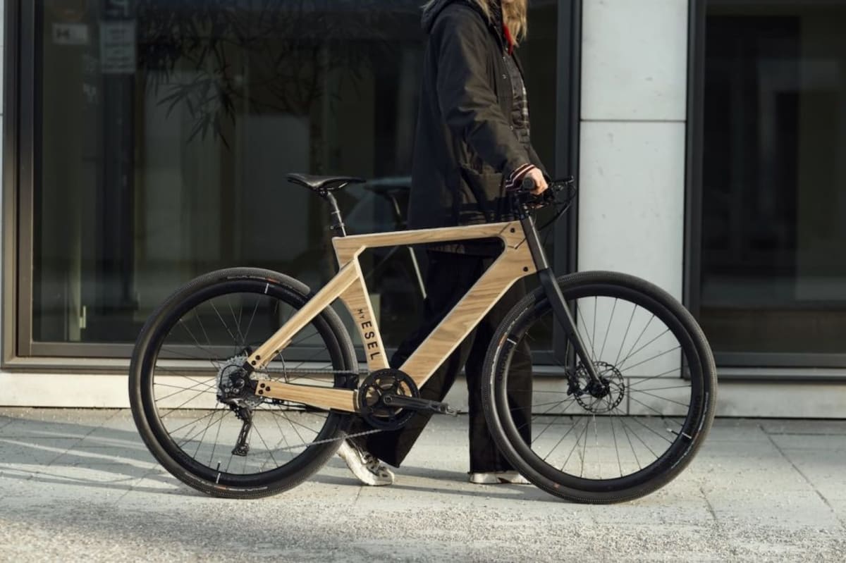 Austrian Bike Maker Crafts Stunning Wooden E-Bike - Image 3