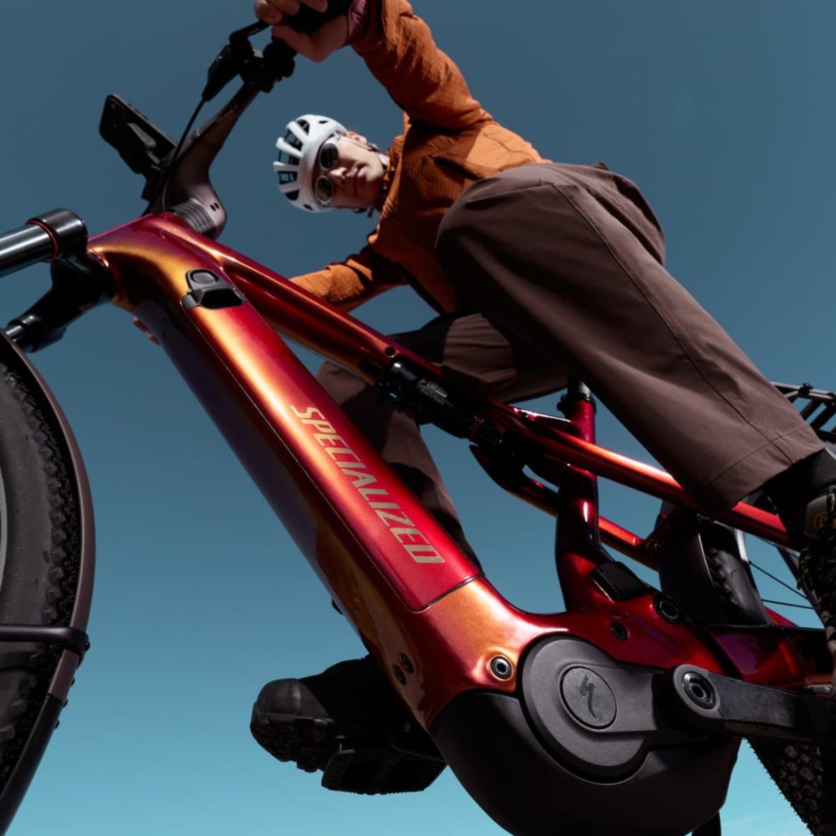 Specialized's New E-Bike Tackles City Streets and Trails - Image 3