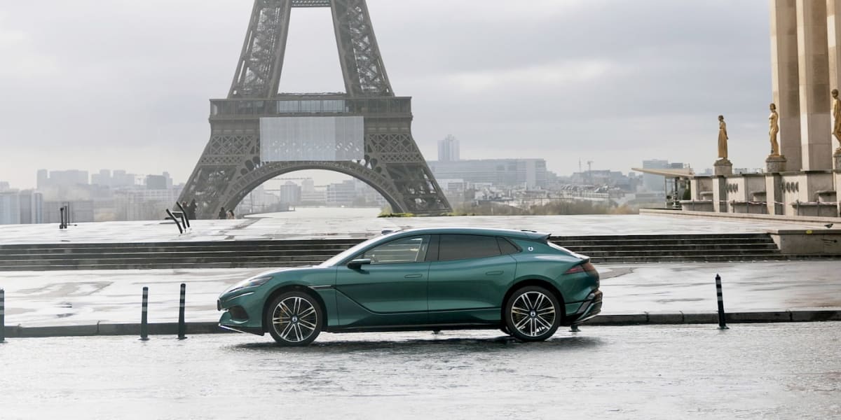 BYD's Luxury EV Charges in 5 Minutes, Hits 10K Deliveries - Image 2