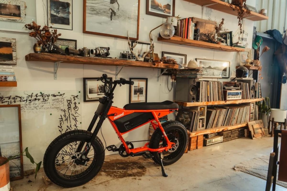 Juiced Bikes Ships $1,699 E-Mopeds With Premium Specs - Image 4