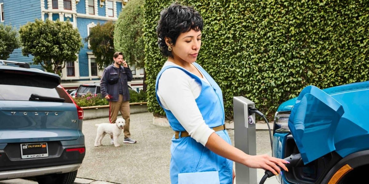 Philly Installing 1,000 Curbside Chargers for EV Drivers - Image 2