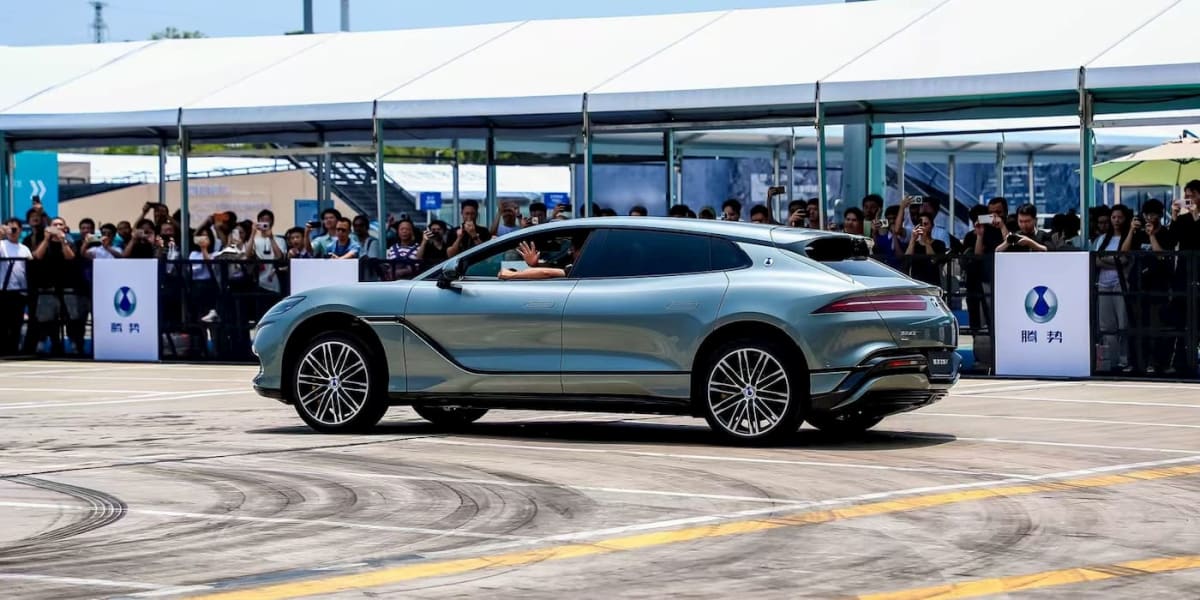 BYD's Electric GT Charges in 9 Minutes, Drives 372 Miles - Image 2