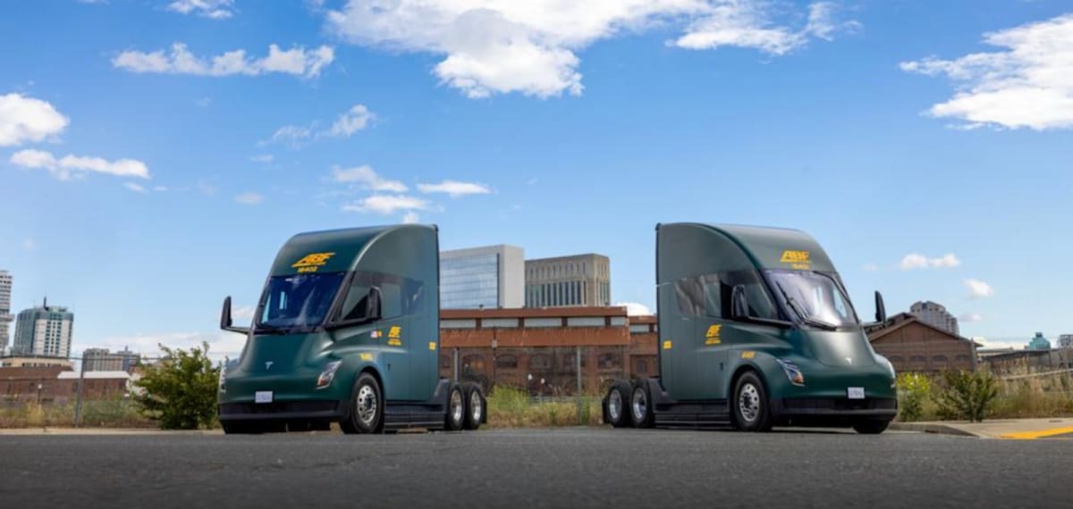 Tesla Semi Hits 1.55 kWh/Mile, Sparks Major Fleet Orders - Image 2