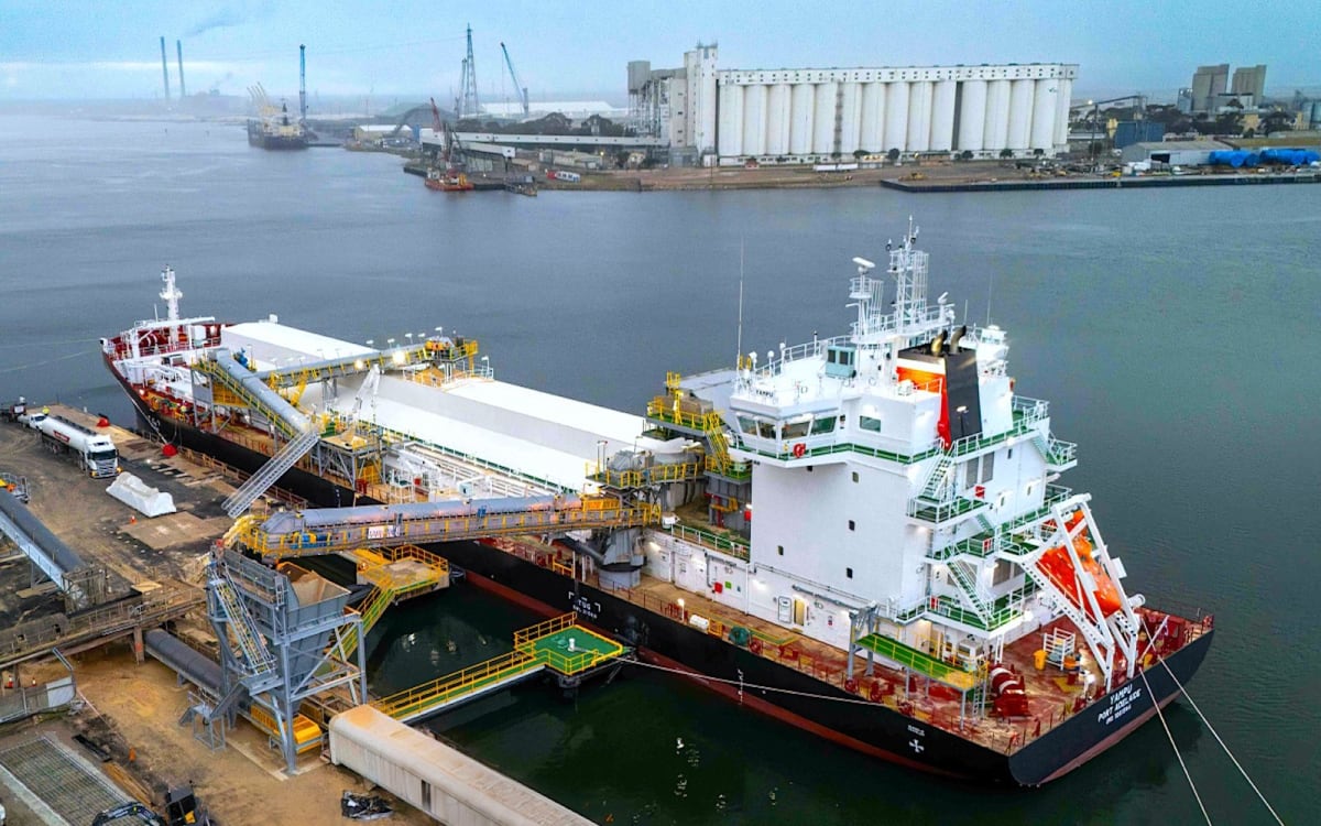 New Cargo Ship Cuts Freight Emissions by 40% in Australia - Image 3