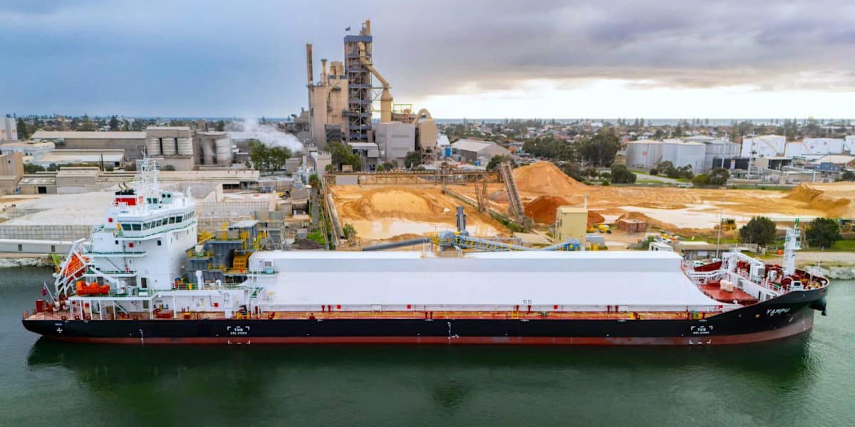 New Cargo Ship Cuts Freight Emissions by 40% in Australia - Image 2
