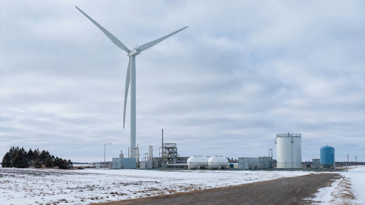 Minnesota Wind Turbine Now Makes Fertilizer From Thin Air