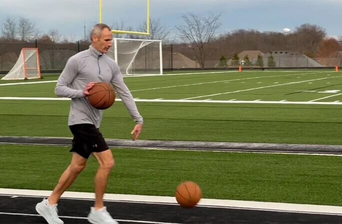 ER Doctor Sets World Record Dribbling Two Basketballs