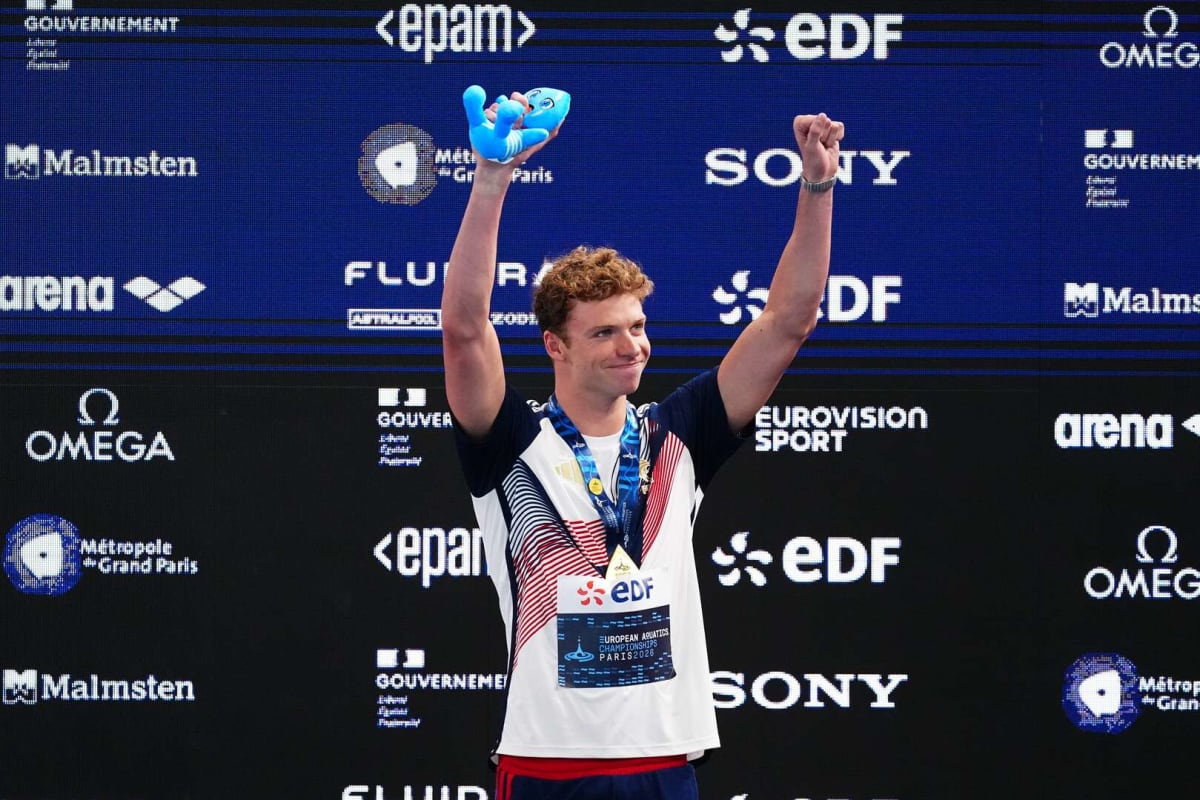 Teen Swimmer Crushes World Record, Goes Under 14:30