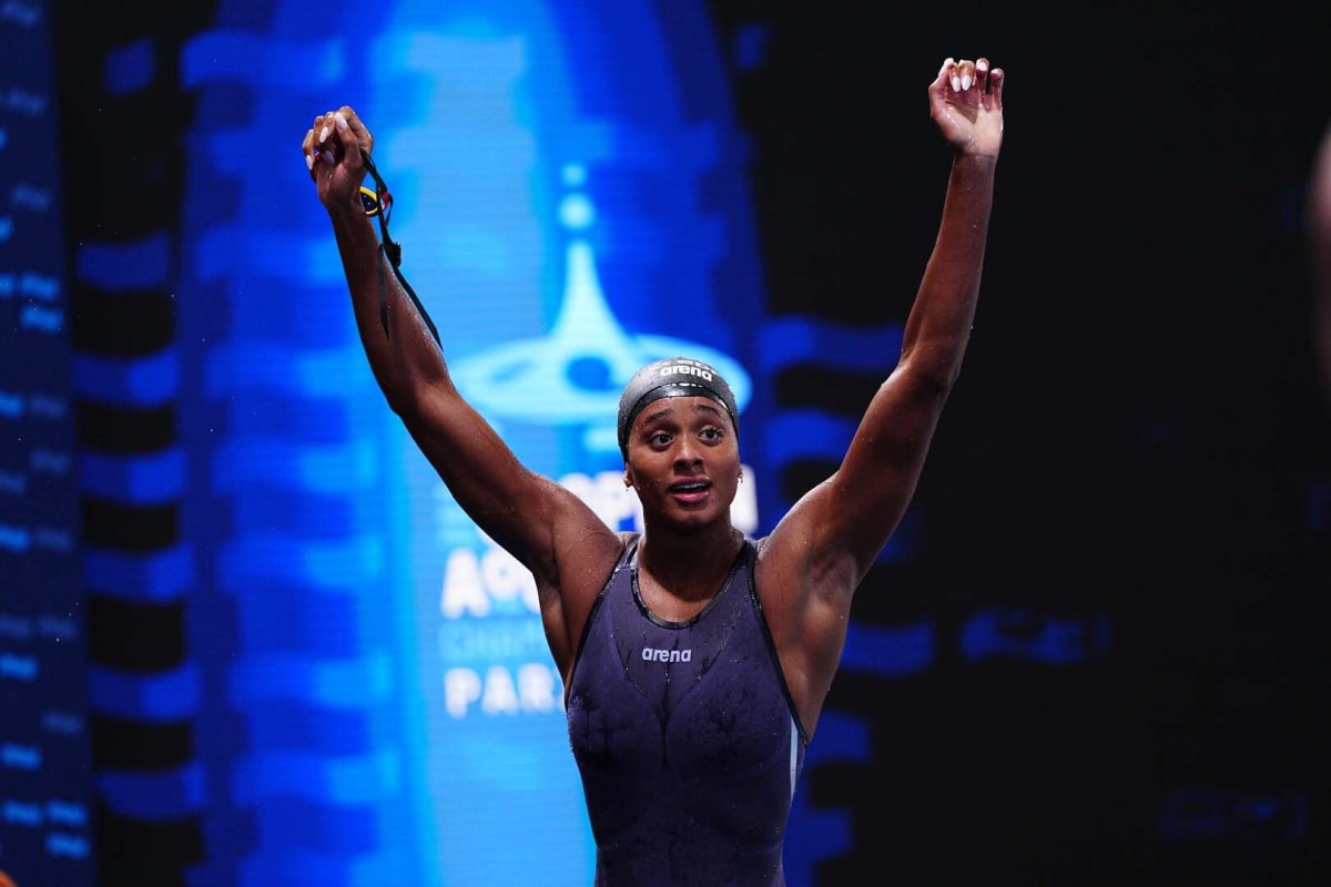 19-Year-Old Sara Curtis Breaks Her Own World Record Twice - Image 3