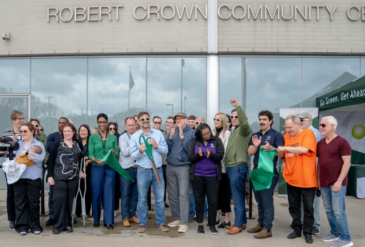 Evanston's 1,600-Panel Solar Roof Powers 213 Homes - Image 2