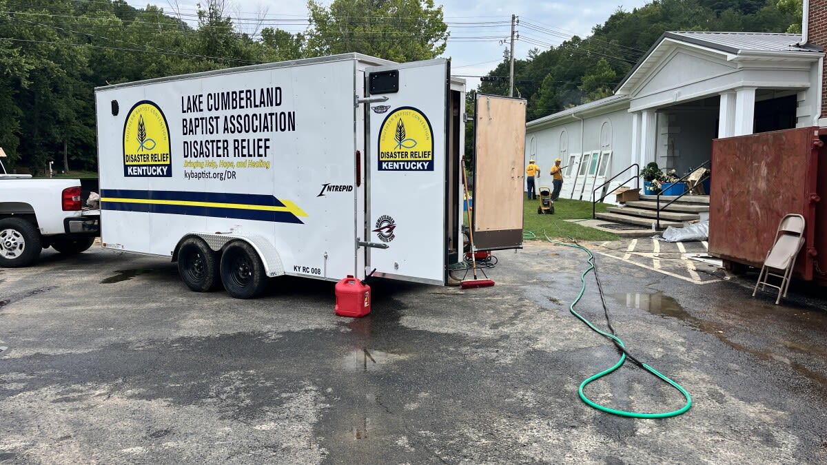 Kentucky Volunteers Rebuild Flooded Church in Days - Image 2