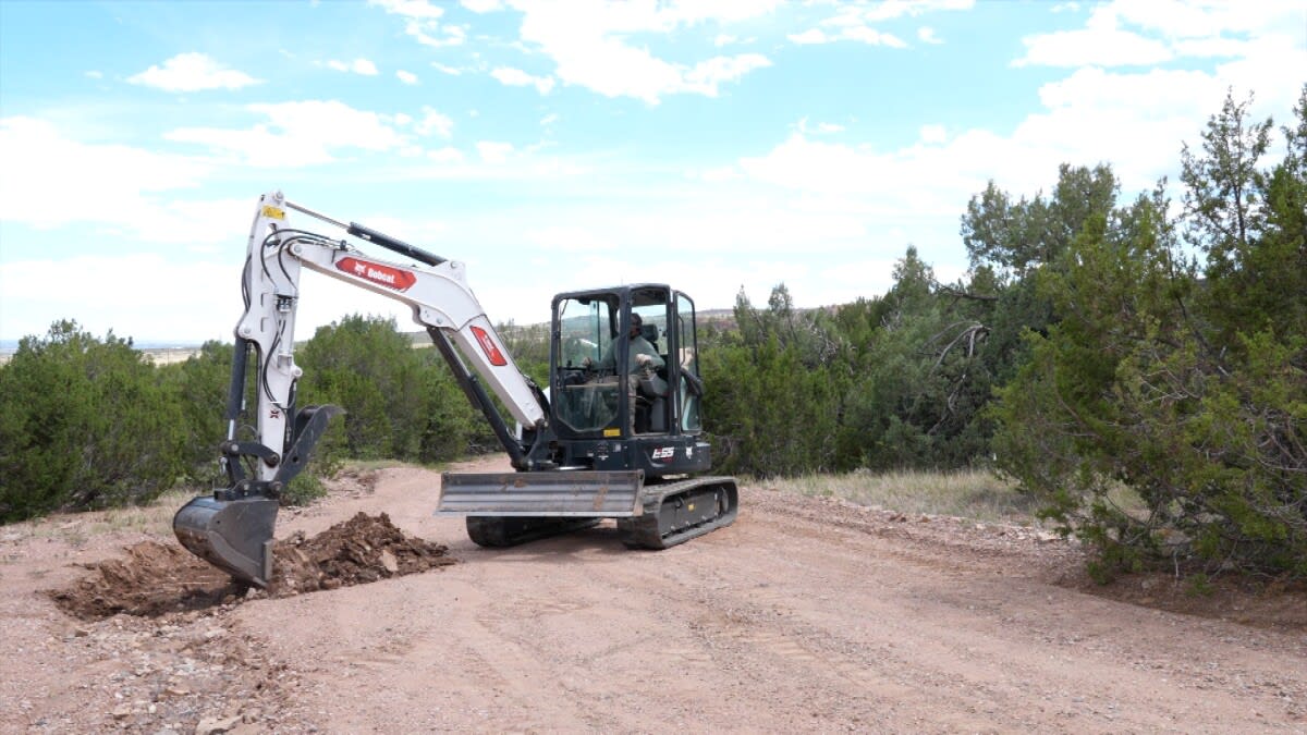 Volunteers Rebuild Beulah After Wildfire and Floods - Image 2