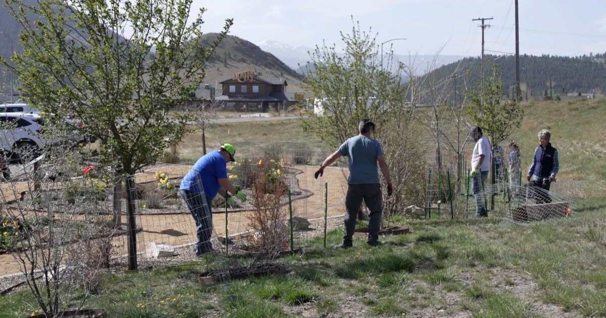 Montana Volunteers Build Fire-Safe Garden on Earth Day