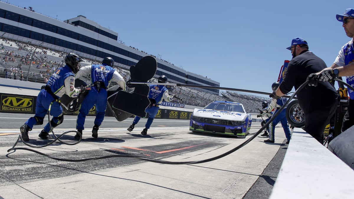 Underdog NASCAR Pit Crew Wins $100K in 12.6 Seconds
