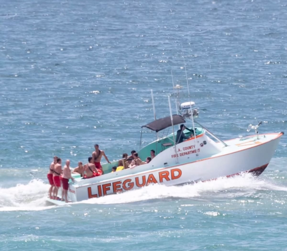 LA Lifeguards Save 1,500+ Lives During Heat Wave Weekend - Image 4