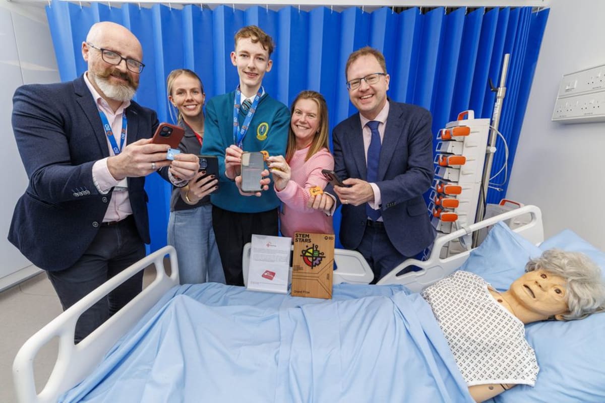 Irish Teen's MediTap Device Wins €10,000 STEM Prize - Image 2