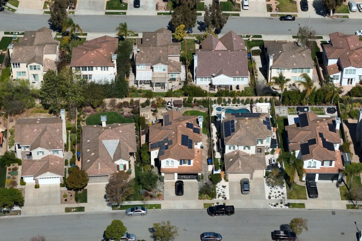 Parents Now Prioritize Down Payments Over College Funds - Image 2