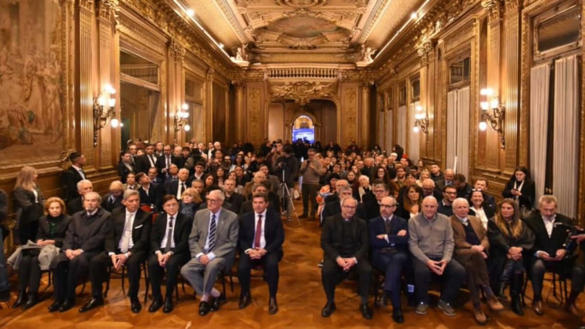 ** Awards ceremony at historic Casa de Cultura building in Buenos Aires with winners and guests celebrating