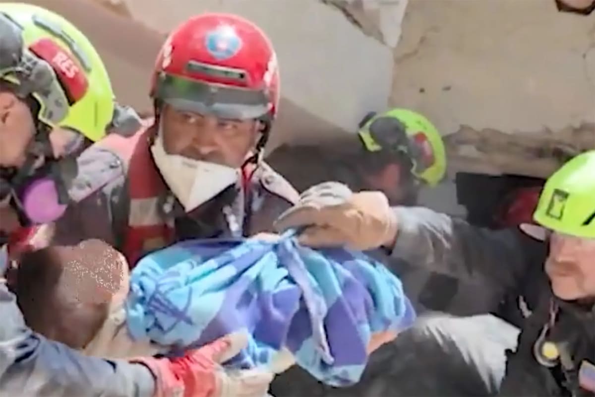 US rescue team carries rescued baby and mother to safety from Venezuela earthquake rubble