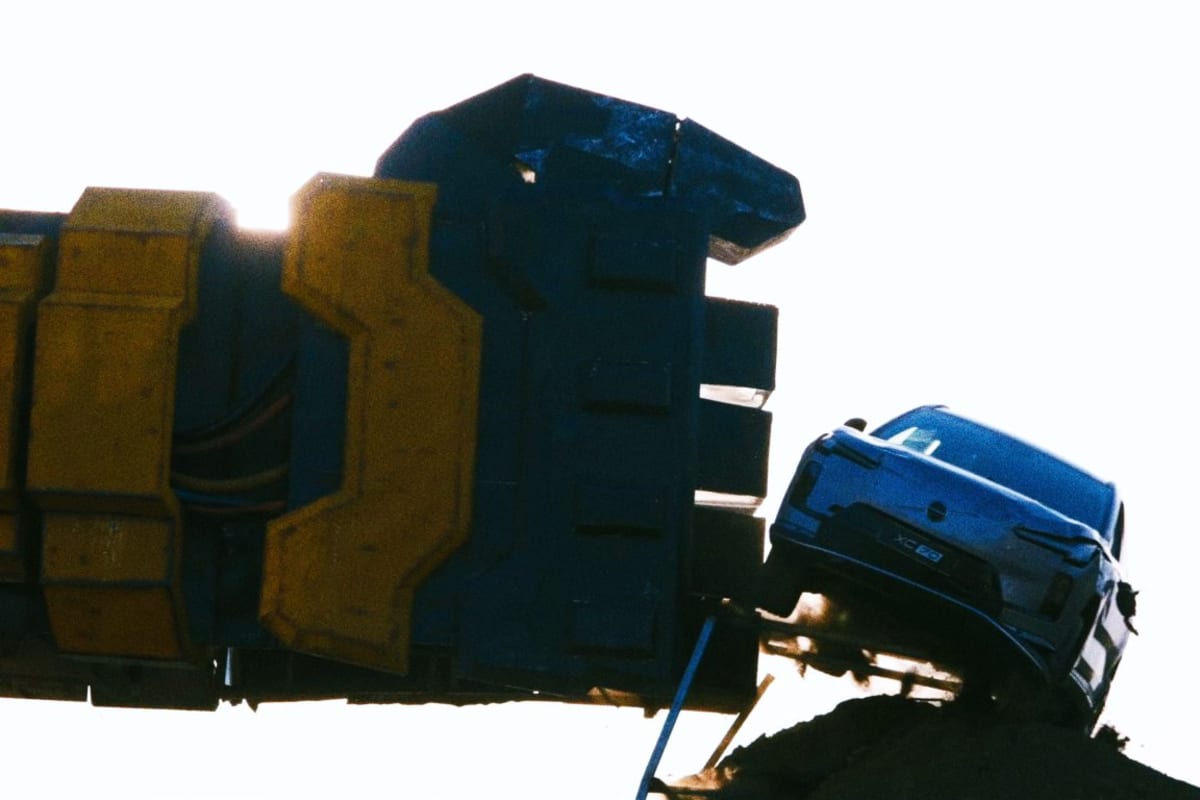 Chinese Engineer Builds 5.5-Ton Remote-Controlled Robot Arm - Image 2