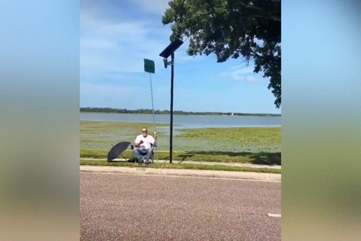 Florida Man, 77, Blocks Surveillance Camera With 12-Foot Sign - Image 2