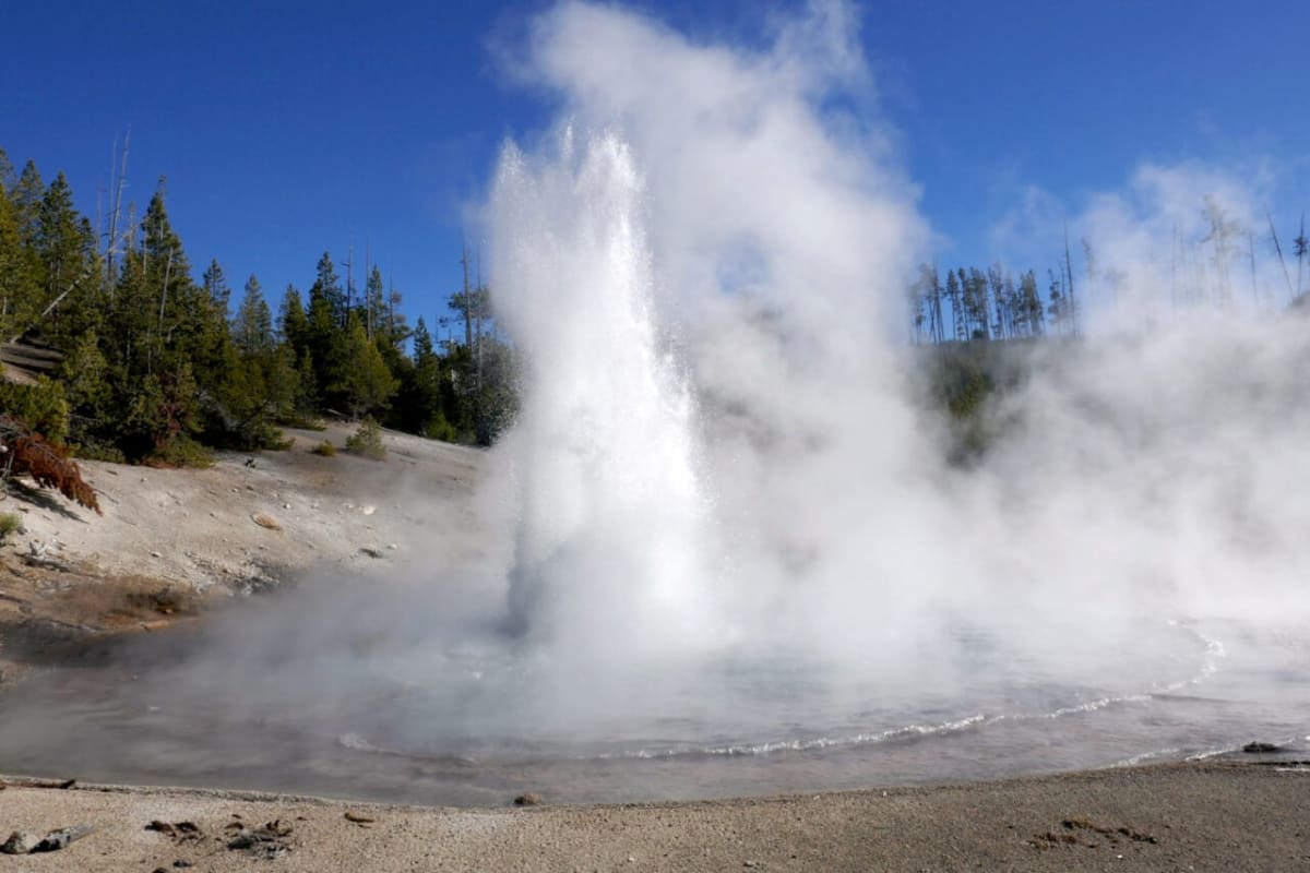 Yellowstone Mystery Solved: Scientists Map Supervolcano Power - Image 5