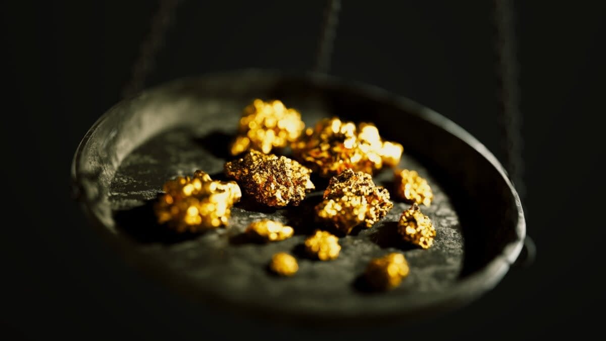 Scientists Crack Mystery Behind Gold's Eternal Shine