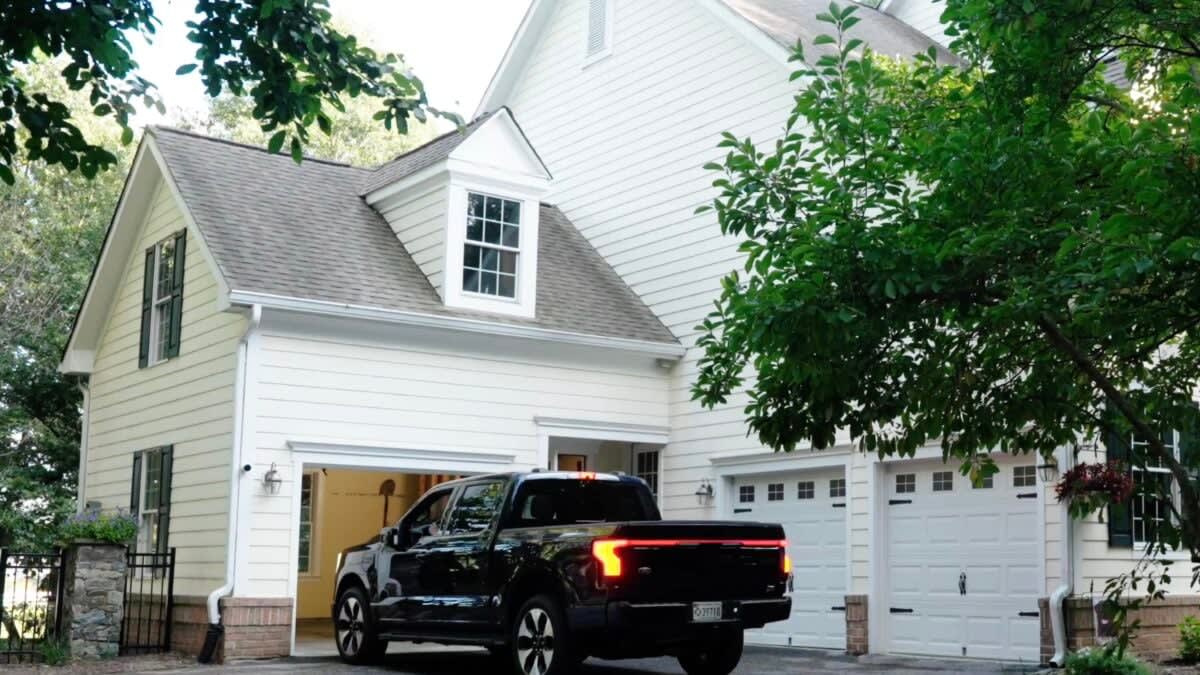 Electric vehicle charging at home station with bidirectional power flow to electrical grid