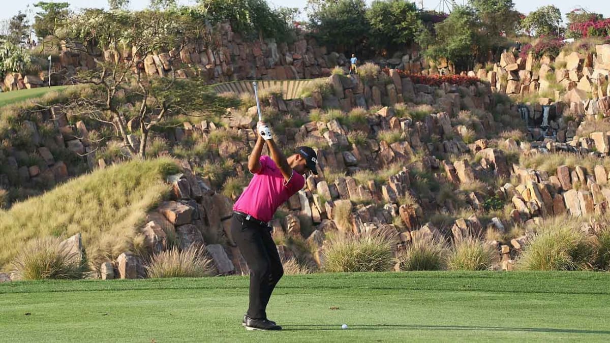 22-Year-Old Golfer Wins First Tour Event by 14 Shots - Image 4