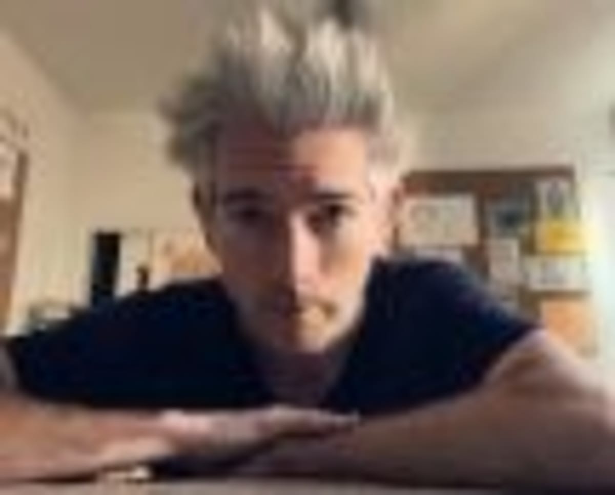 Beluga Whale Photobombs Proposal at Georgia Aquarium - Image 2