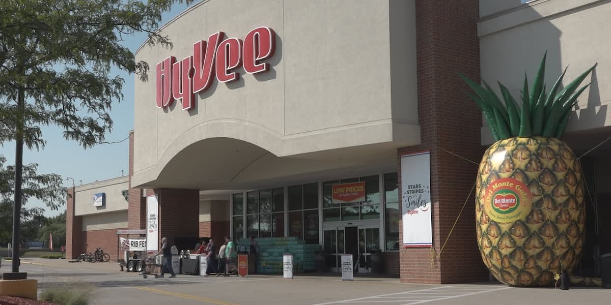 Shoppers purchasing pineapples at Marion Iowa Hy-Vee during Guinness World Record fundraiser attempt