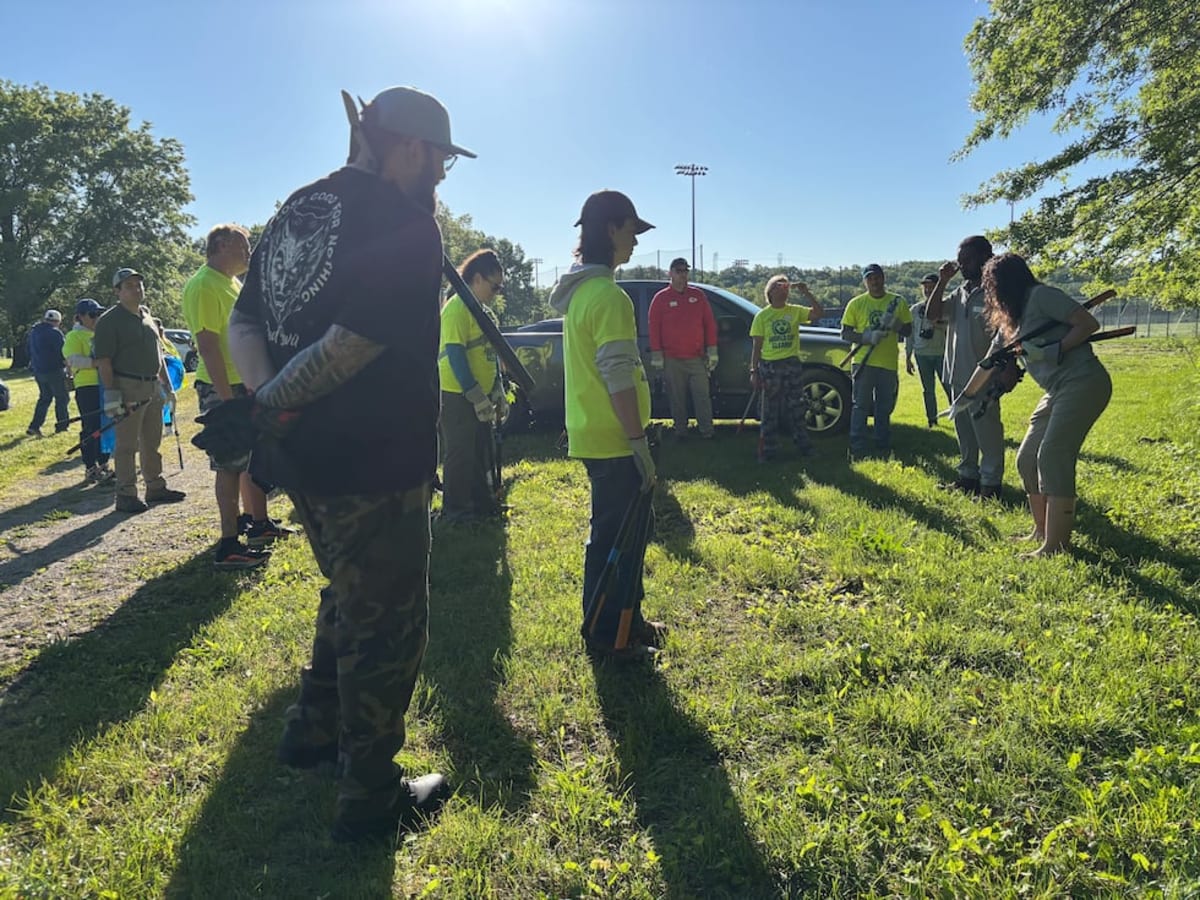 50 Volunteers Clean Kansas City River for 2026 World Cup - Image 3