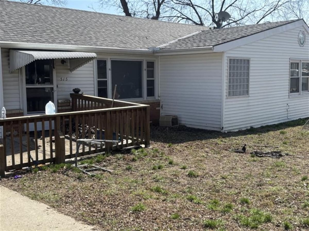 Man Runs Into Fire to Save Elderly Neighbors in Kansas - Image 2