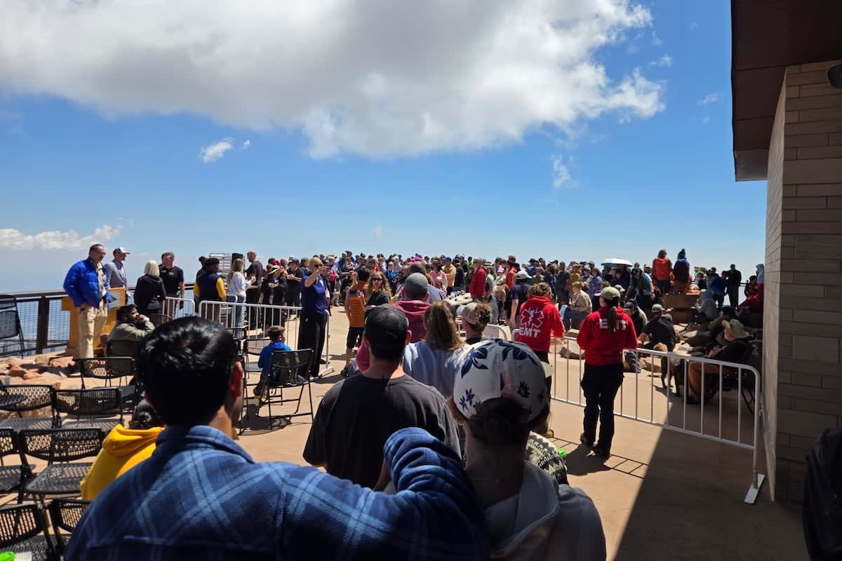 285 People Set Doughnut Dunking Record on Pikes Peak - Image 5