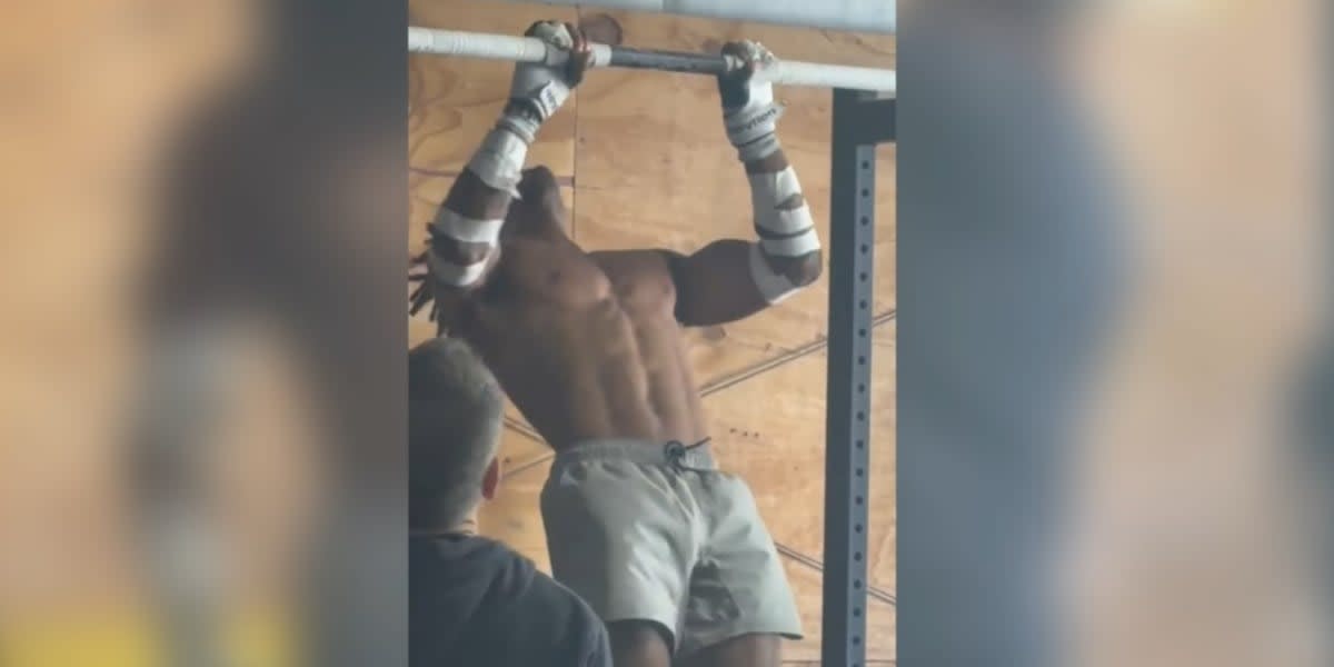 22-Year-Old Breaks Pull-Up Record With 12,412 in 24 Hours