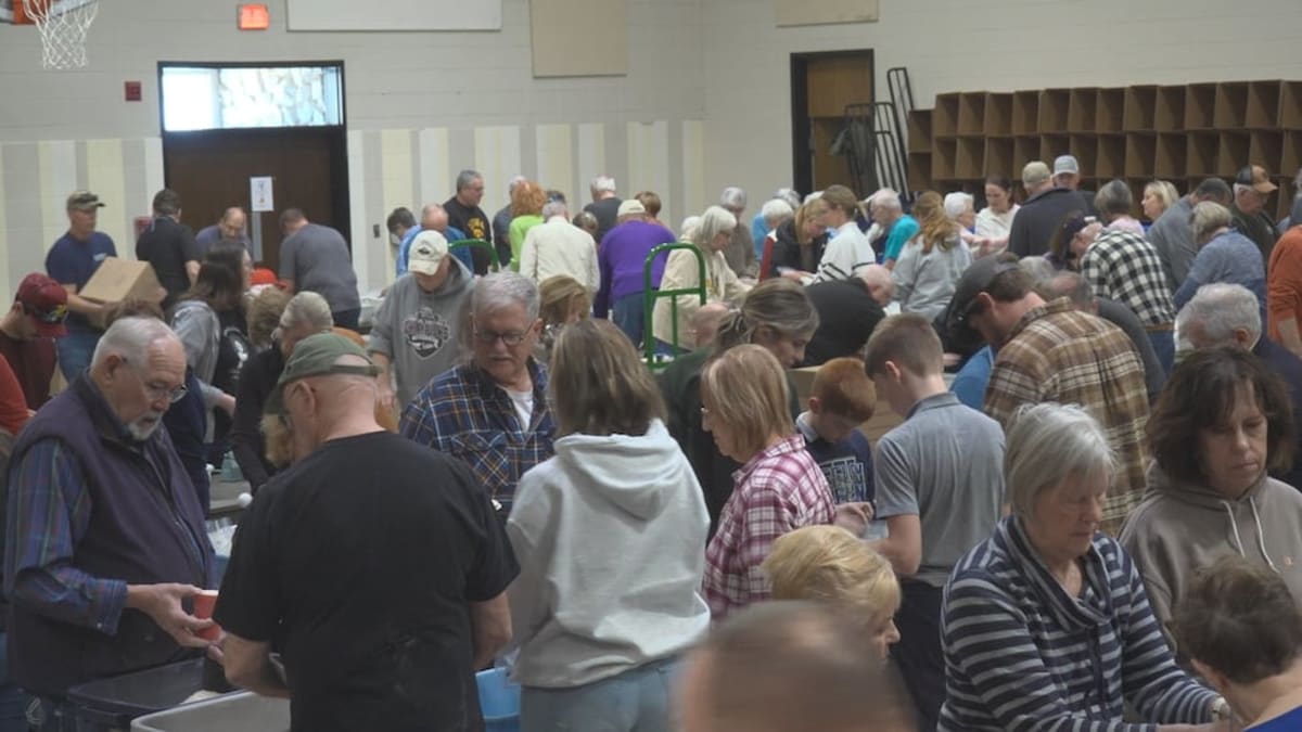 500 Volunteers Pack 180,000 Meals in One Iowa Afternoon - Image 2