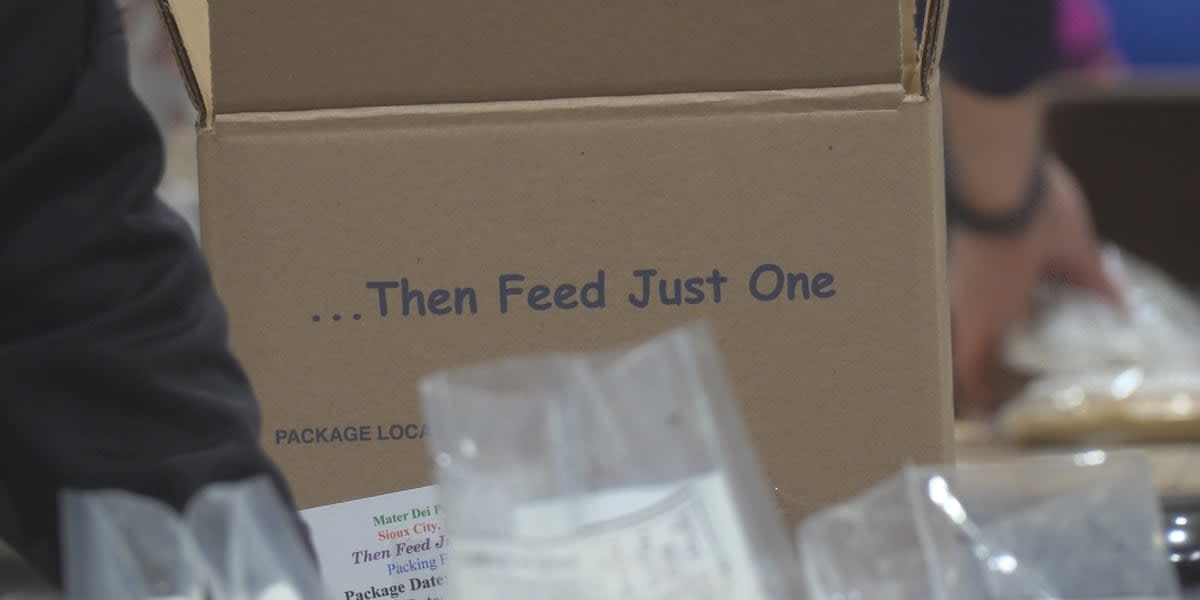 500 Volunteers Pack 180,000 Meals in One Iowa Afternoon