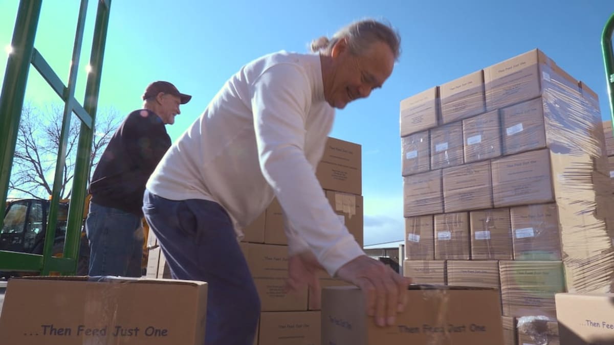 500 Volunteers Pack 180,000 Meals in One Iowa Afternoon - Image 3