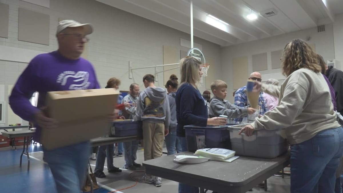 500 Volunteers Pack 180,000 Meals in One Iowa Afternoon - Image 4