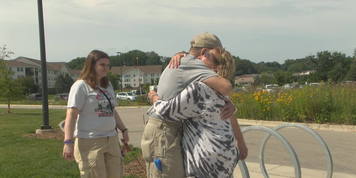 Two families smiling together at outdoor Mayo Clinic transplant patient reunion picnic