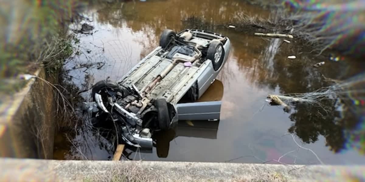 Dozen Strangers Save 3 Teens Trapped in Upside-Down Car