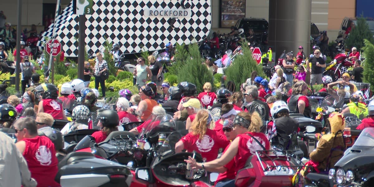 1,433 Women Smash Motorcycle World Record in Rockford